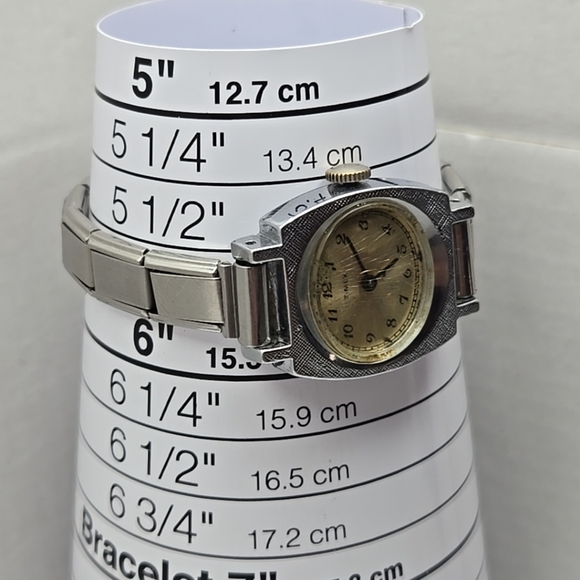 Womens Vintage Timex Bracelet Manual Wind Watch Silver Tone Running - Picture 6 of 11